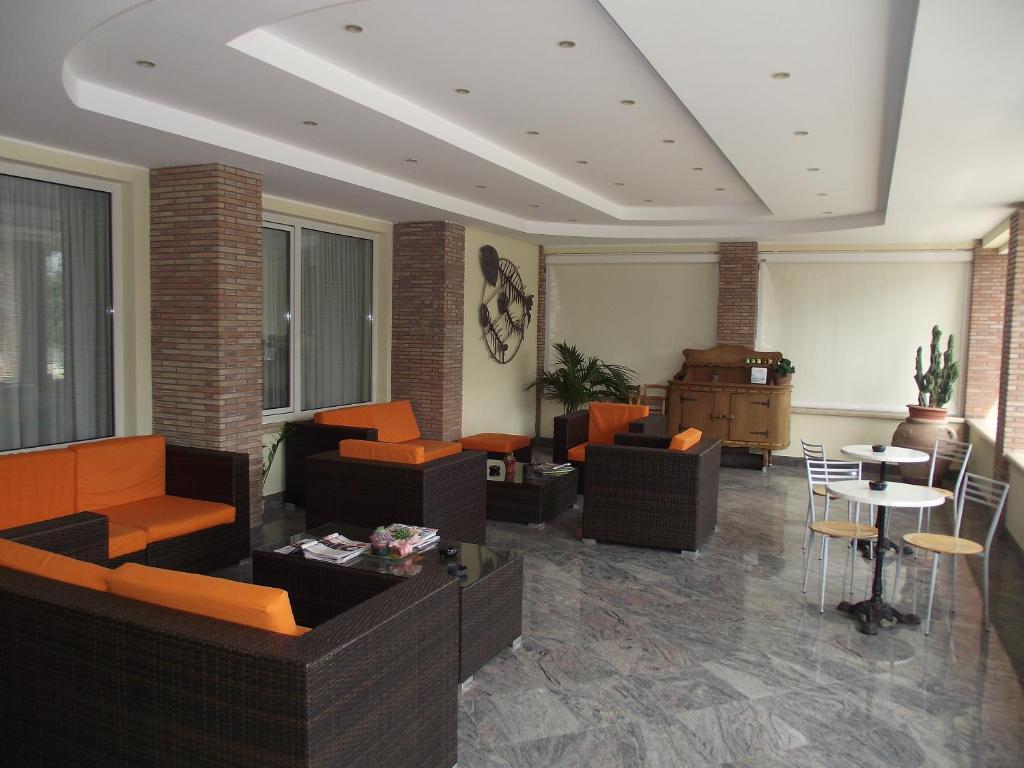 Hotel Il Girasole Terracina Exterior foto